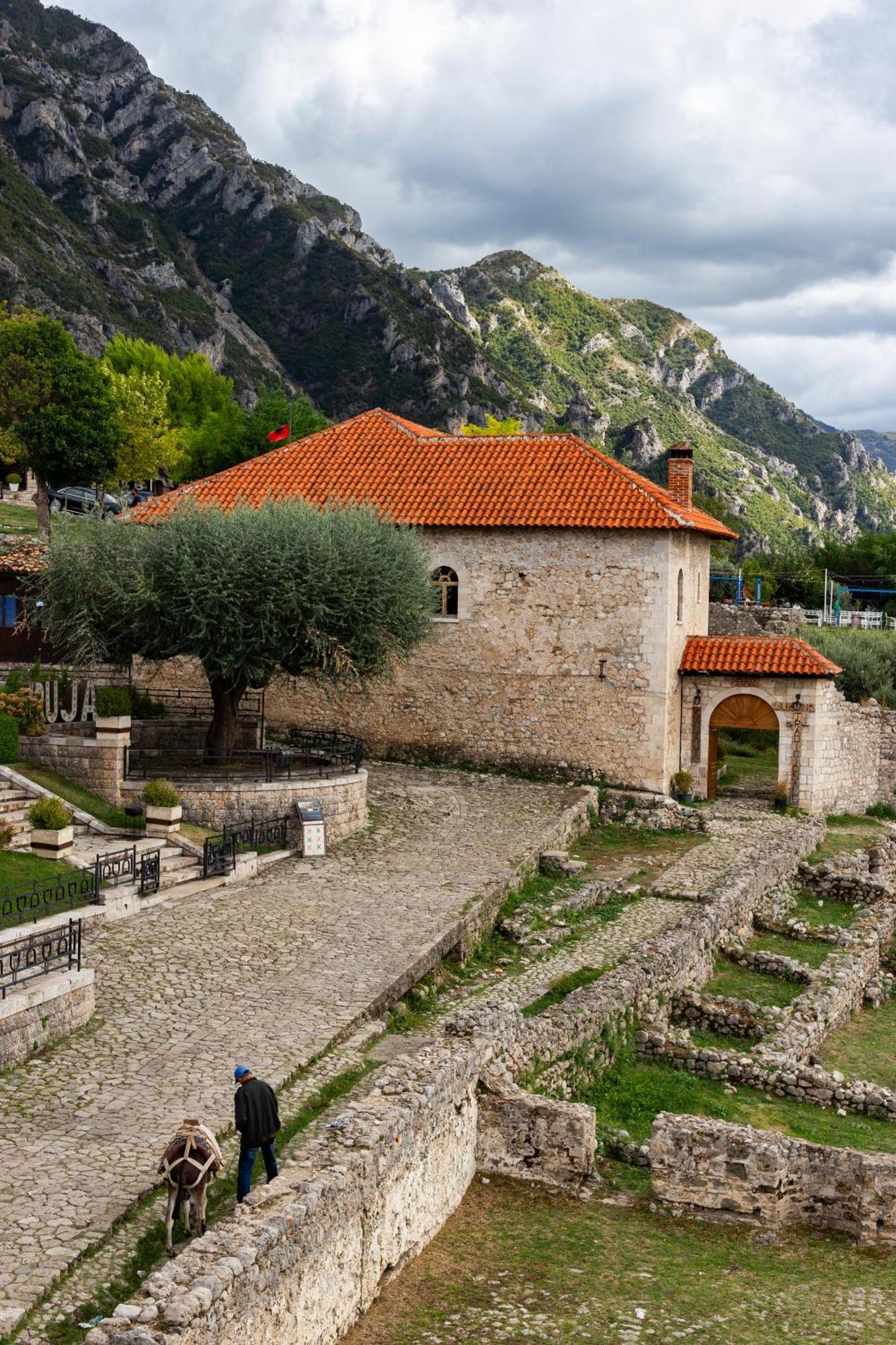 Kruja Albergo Diffuso , Inside Kruja Castle Esterno foto